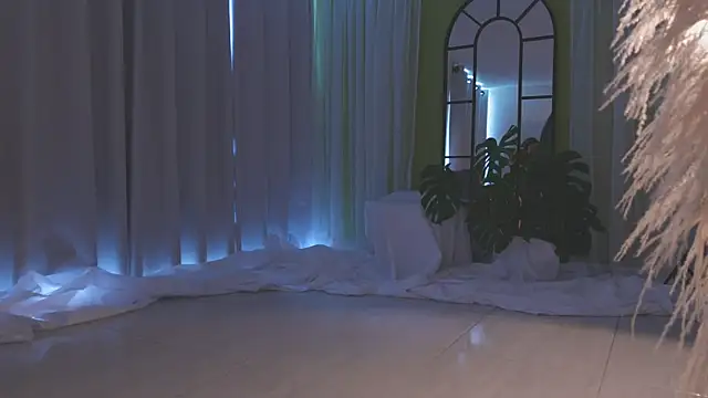 AmyArmstrong online show from 12/04/25, 08:50