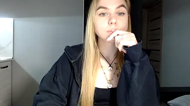 Snapshot of Sunbeam_ chatting on 12/12/24, 09:48 Sunbeam online show from 12/12/24, 09:48