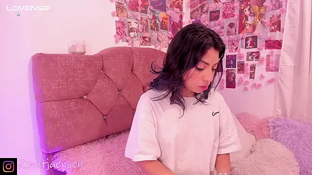 natalie jaensen online show from 03/01/25, 10:13