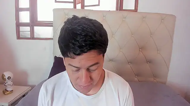 Snapshot of oliver_price1 chatting on 04/22/26, 01:45 oliver price1 online show from 04/22/26, 01:45
