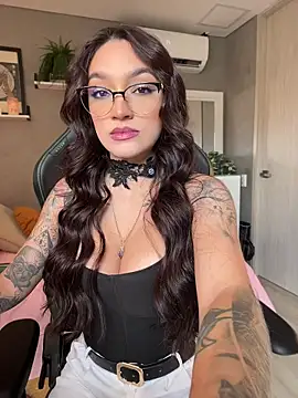 Snapshot of DaniDusan_ chatting on 04/27/26, 07:01 DaniDusan online show from 04/27/26, 07:01