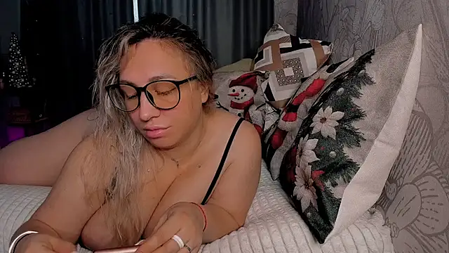 Snapshot of CumOnMy_Tits chatting on 12/04/25, 02:54 CumOnMy Tits online show from 12/04/25, 02:54