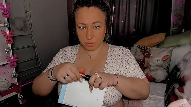 Snapshot of CumOnMy_Tits chatting on 12/14/25, 03:34 CumOnMy Tits online show from 12/14/25, 03:34