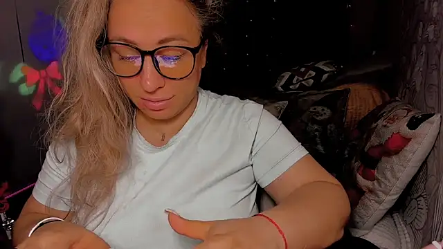 Snapshot of CumOnMy_Tits chatting on 12/18/25, 02:06 CumOnMy Tits online show from 12/18/25, 02:06