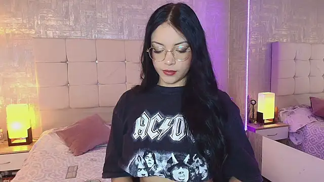 Snapshot of Baby_Venuss chatting on 02/24/25, 03:44 Baby Venuss online show from 02/24/25, 03:44