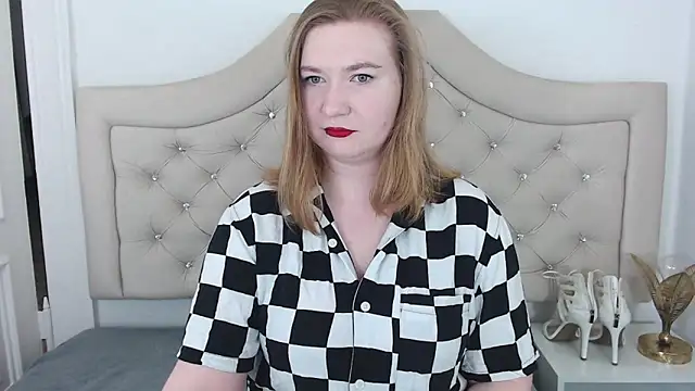 LaraDream online show from 01/24/25, 09:15