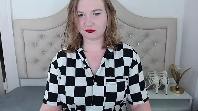 LaraDream online show from 01/31/25, 07:18