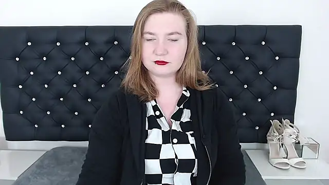 LaraDream online show from 02/19/25, 07:38