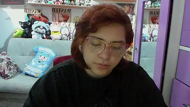 Snapshot of soficammy chatting on 12/27/24, 11:31 soficammy online show from 12/27/24, 11:31