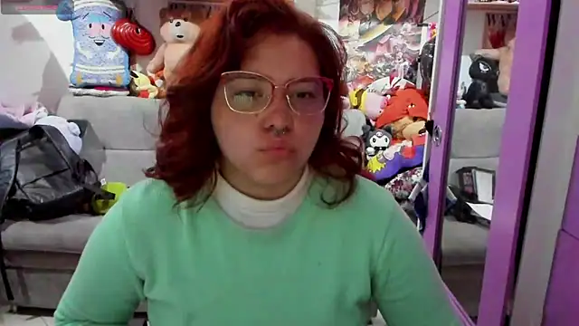 Snapshot of soficammy chatting on 03/13/25, 10:43 soficammy online show from 03/13/25, 10:43