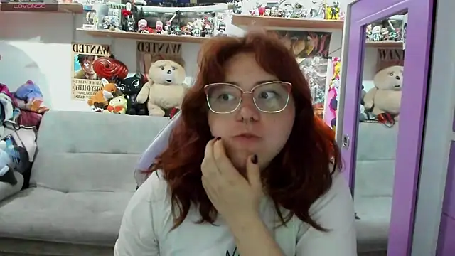 Snapshot of soficammy chatting on 03/17/25, 10:28 soficammy online show from 03/17/25, 10:28