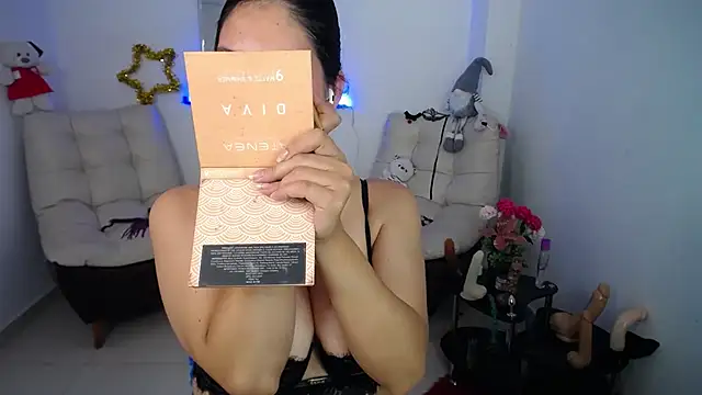 Snapshot of susan_smith18 chatting on 01/11/25, 01:43 susan smith18 online show from 01/11/25, 01:43