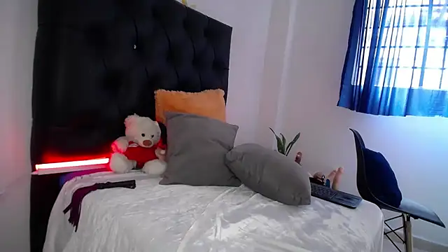 Snapshot of susan_smith18 chatting on 02/20/25, 07:08 susan smith18 online show from 02/20/25, 07:08