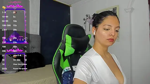 Snapshot of susan_smith18 chatting on 10/06/25, 12:57 susan smith18 online show from 10/06/25, 12:57