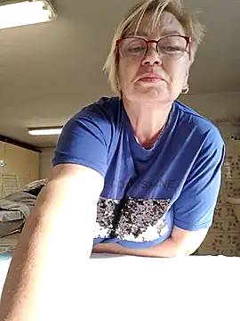 Snapshot of LindaL chatting on 11/17/25, 12:22 LindaL online show from 11/17/25, 12:22