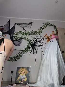 Snapshot of Silvia_Santorskii chatting on 10/27/25, 09:35 Silvia Santorskii online show from 10/27/25, 09:35