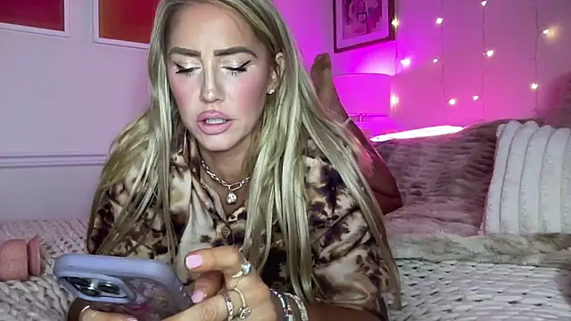 Snapshot of Fitnessbabe69 chatting on 02/05/26, 12:21 Fitnessbabe69 online show from 02/05/26, 12:21