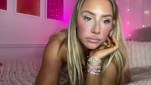 Snapshot of Fitnessbabe69 chatting on 02/17/26, 09:39 Fitnessbabe69 online show from 02/17/26, 09:39