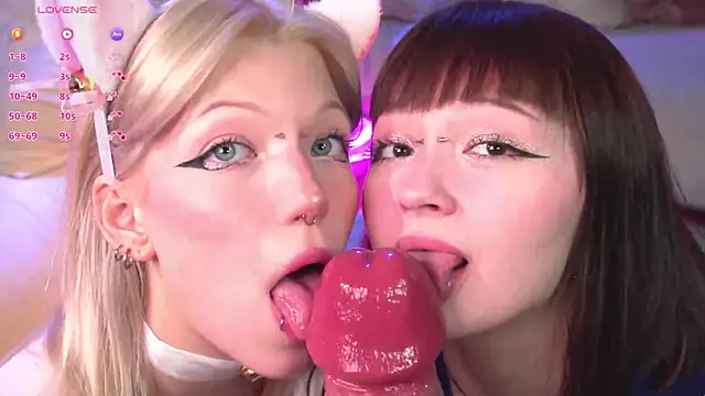 Snapshot of Wildneck chatting on 03/13/25, 06:56 Wildneck online show from 03/13/25, 06:56